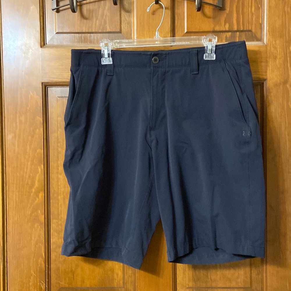 Men’s 38W Under Armour golf shorts
